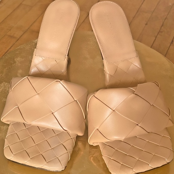 Meet your Posher, Nialli - Picture 1 of 1